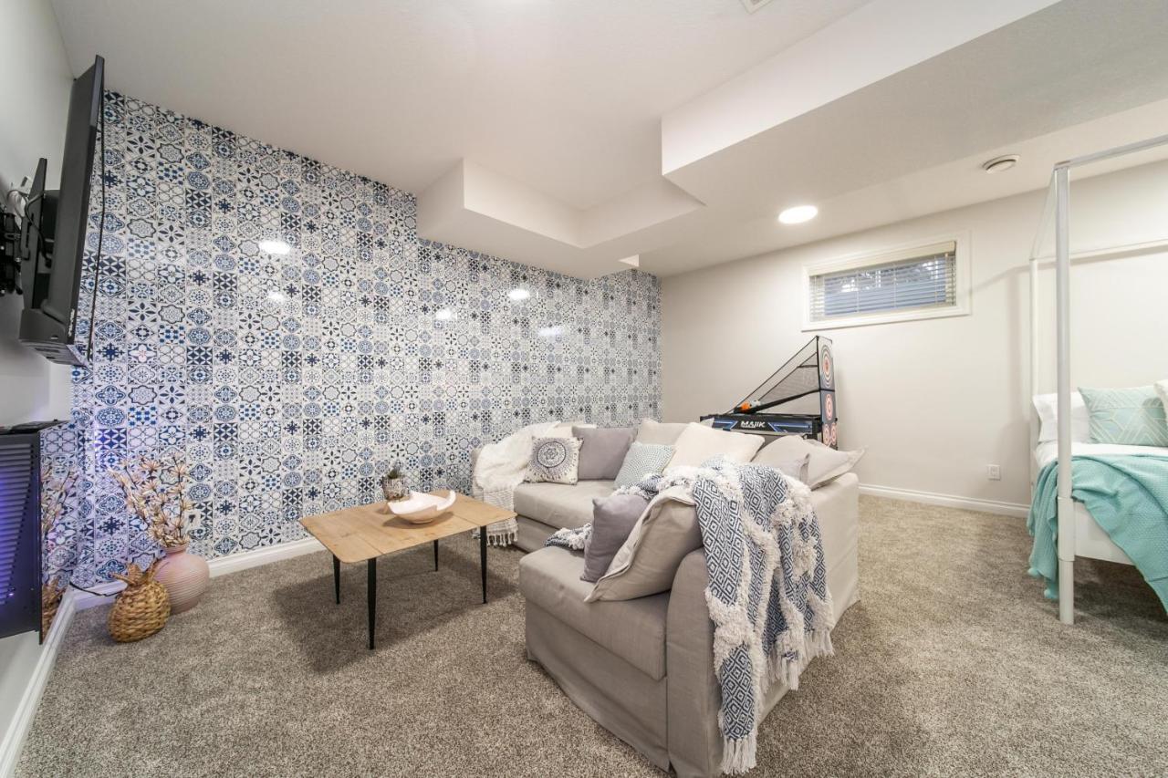 Mediterranean Retreat - King Bed - Fireplace - Jacuzzi - Fast Wi-Fi - Games Room - Free Parking & Netflix Έντμοντον Εξωτερικό φωτογραφία