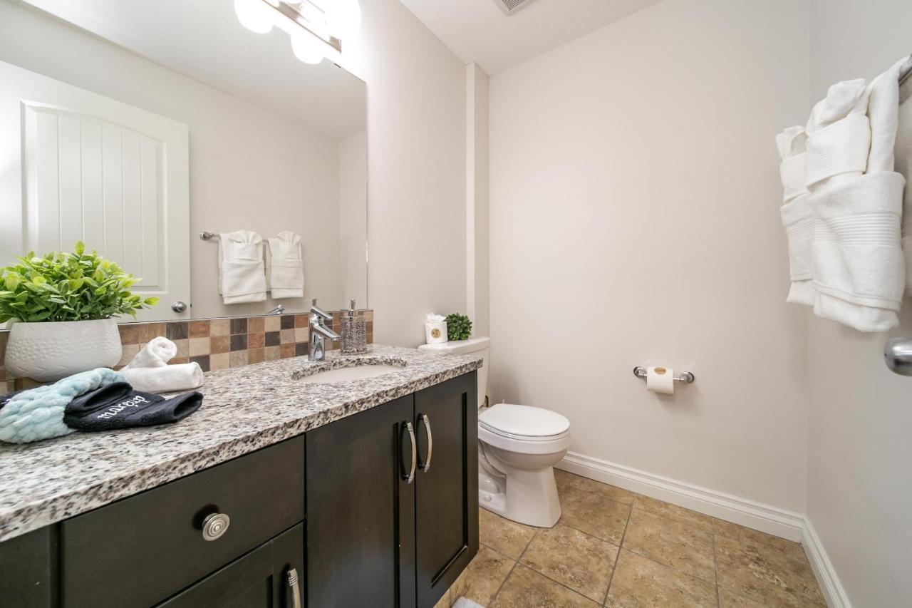 Mediterranean Retreat - King Bed - Fireplace - Jacuzzi - Fast Wi-Fi - Games Room - Free Parking & Netflix Έντμοντον Εξωτερικό φωτογραφία